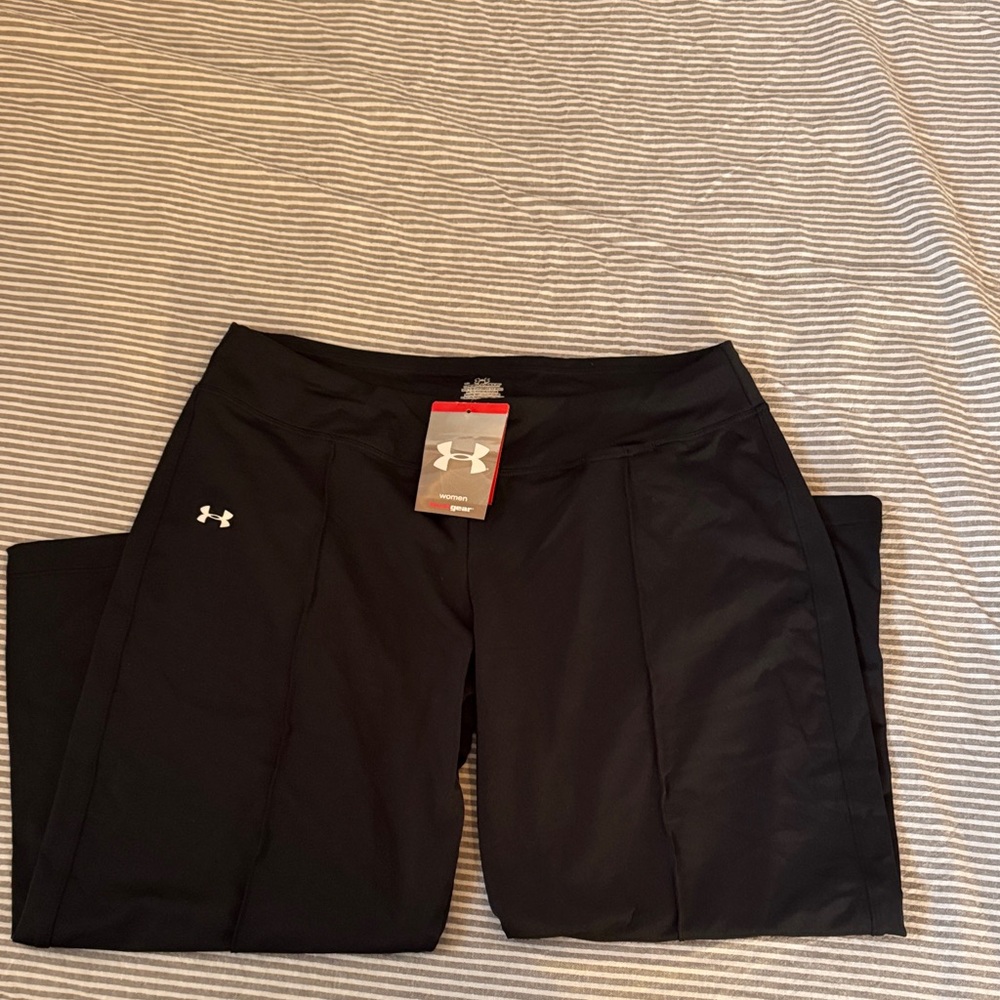 Under Armour Women’s Black heat gear crops